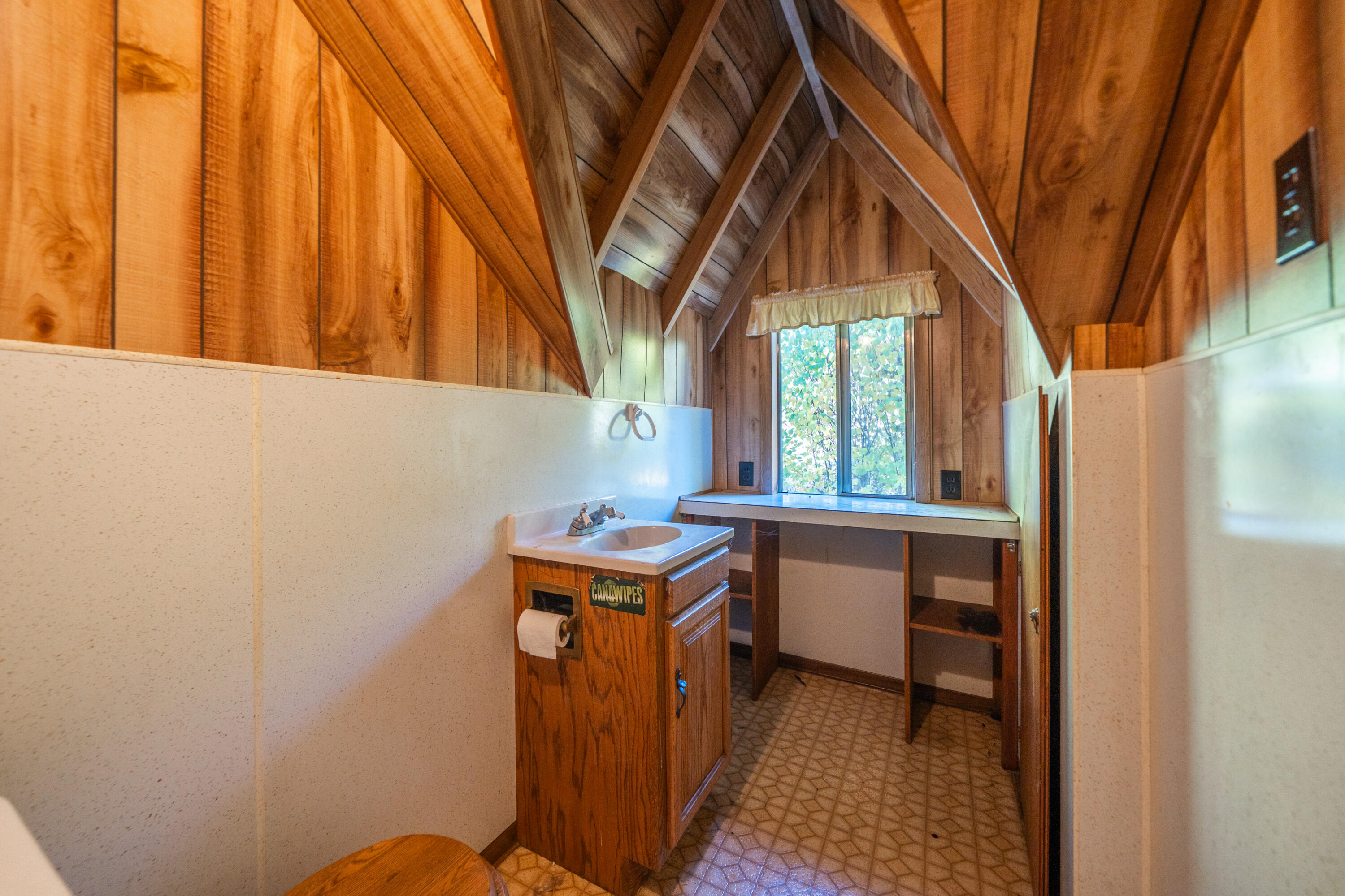 20389 Our Road Lakehead, CA 96051 - Photo 6 of 92 UPSTAIRS BATH