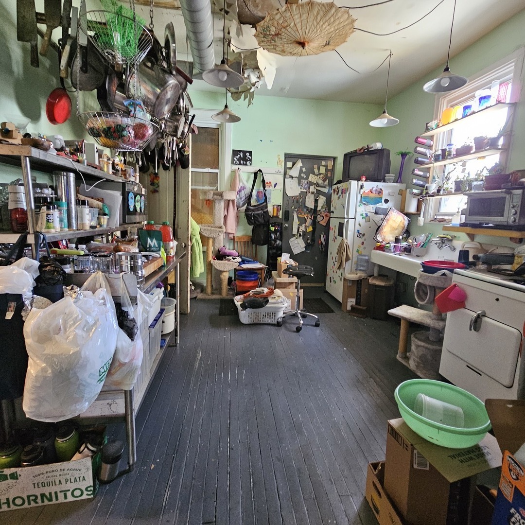 2605 West Division Street Chicago, IL 60622 - Photo 5 of 5 a view of a room with gym equipment