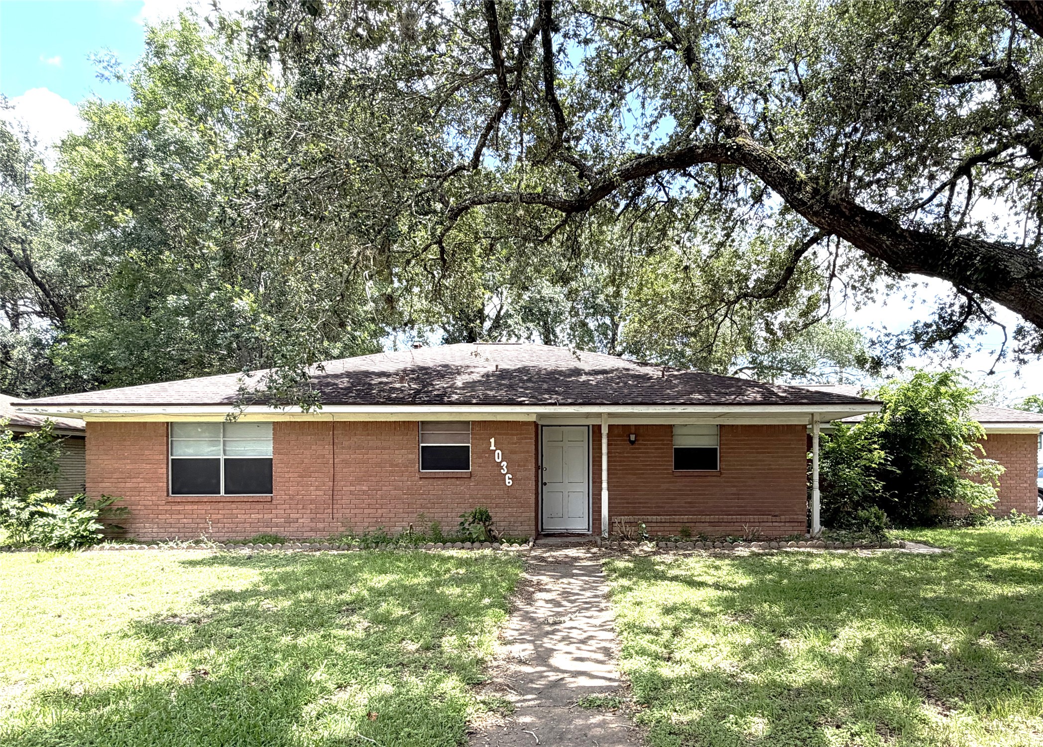 1036 8th Street Hempstead, TX 77445 - Photo 2 of 27 front