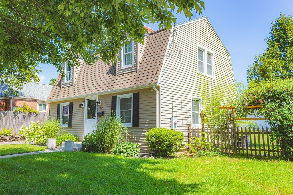77 Oregon Street Springfield, MA 01118 - Photo 1 of 24