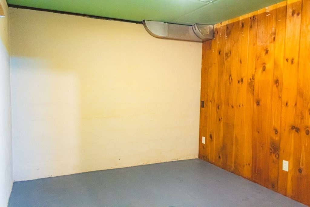 77 Oregon Street Springfield, MA 01118 - Photo 20 of 24