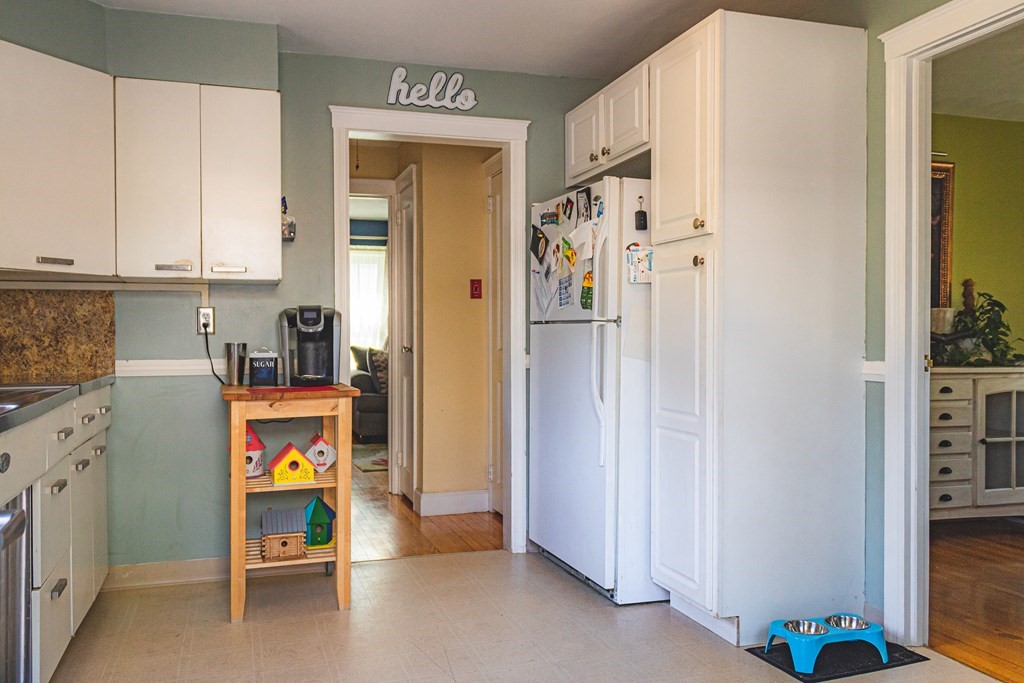 77 Oregon Street Springfield, MA 01118 - Photo 4 of 24