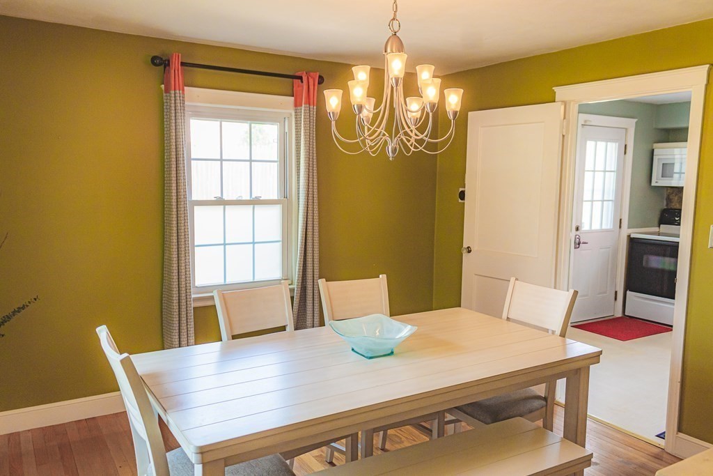77 Oregon Street Springfield, MA 01118 - Photo 6 of 24