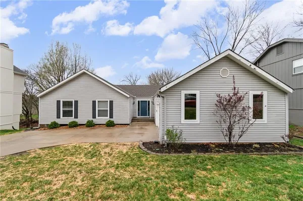 $399,000 | 7400 North Granby Avenue, Kansas City, MO 64151