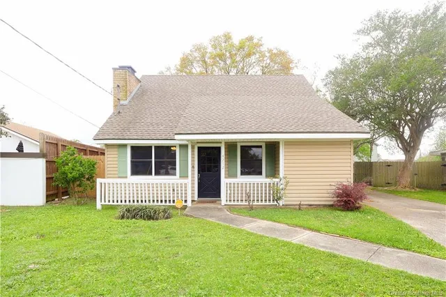$224,900 | 4272 Holly Hill Court, Lake Charles, LA 70605