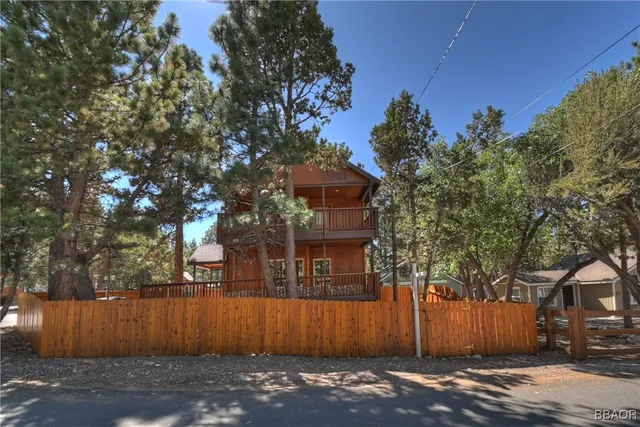 a view of a yard with an trees