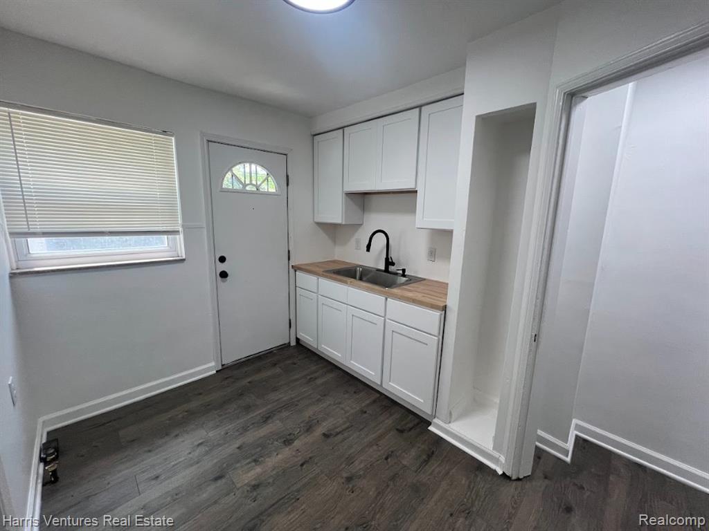 22148 Moross Road Grosse Pointe, MI 48236 - Photo 10 of 16