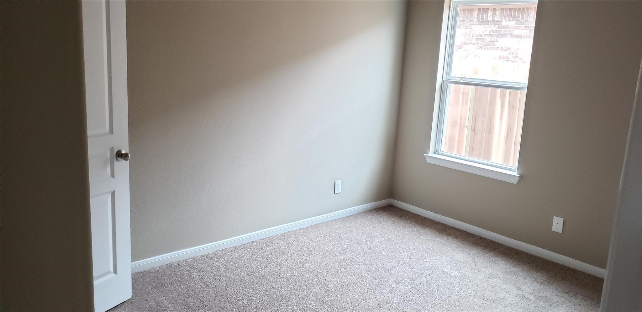 2310 Thunderbolt Peak Drive Rosharon, TX 77583 - Photo 18 of 27 an empty room with windows