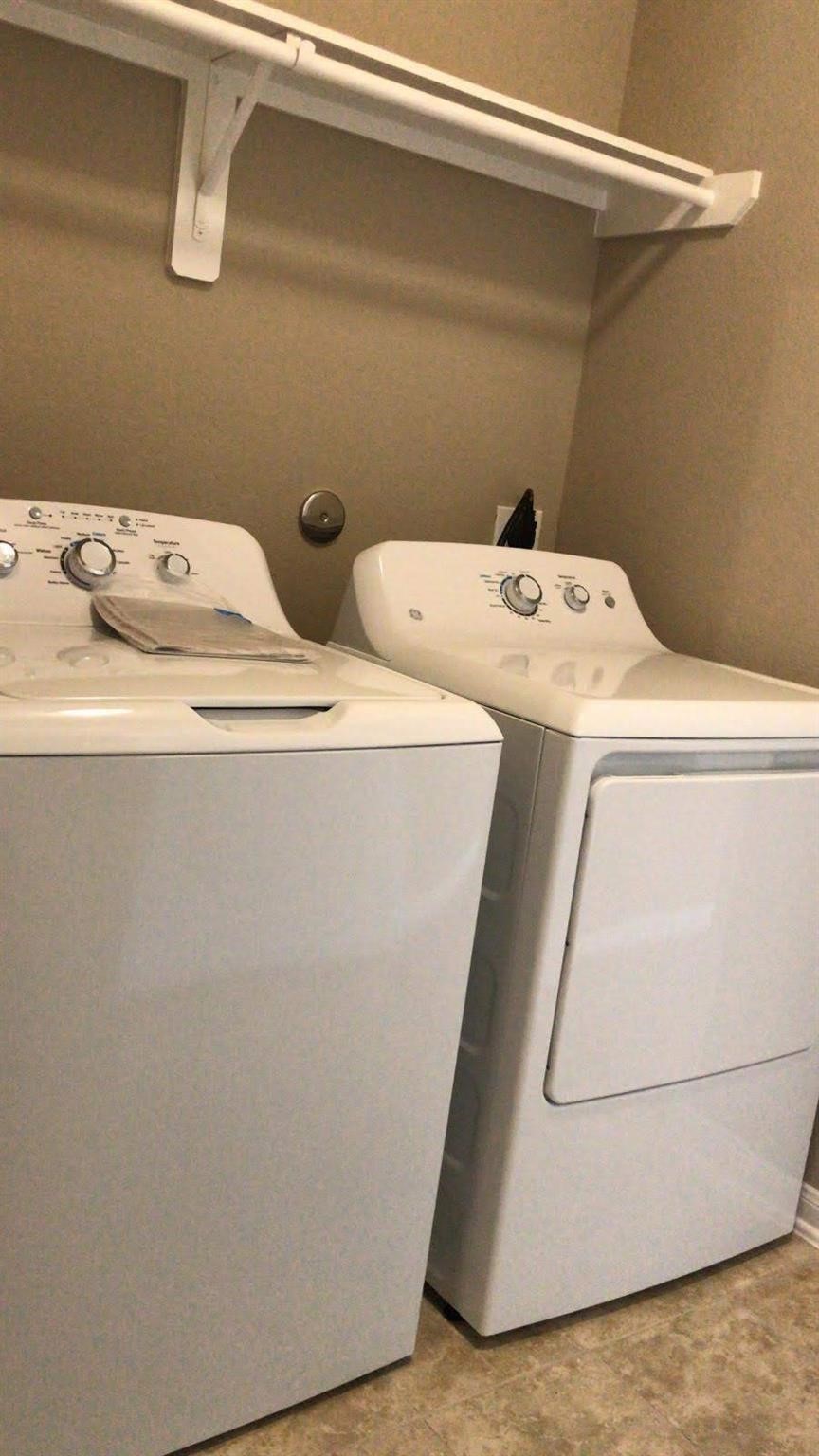 2310 Thunderbolt Peak Drive Rosharon, TX 77583 - Photo 24 of 27 a utility room with dryer and washer