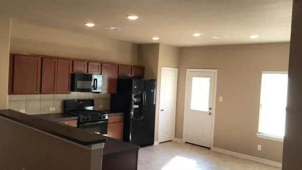 $2,150 | 2310 Thunderbolt Peak Drive, Rosharon, TX 77583