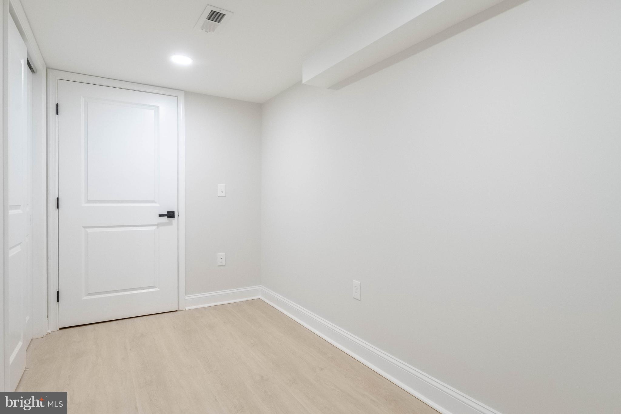 1654 Cliftview Avenue Baltimore, MD 21213 - Photo 32 of 37