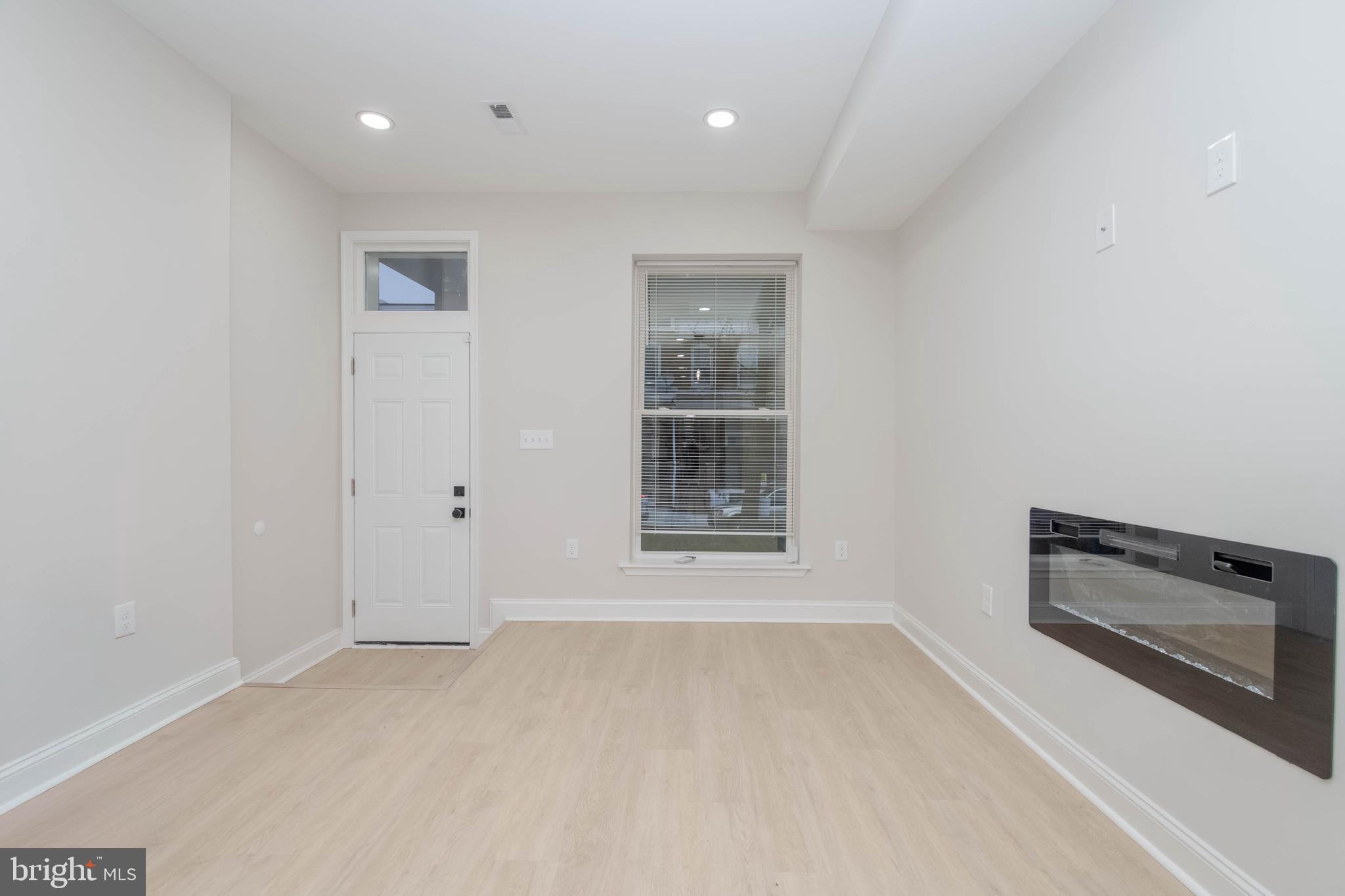 1654 Cliftview Avenue Baltimore, MD 21213 - Photo 6 of 37