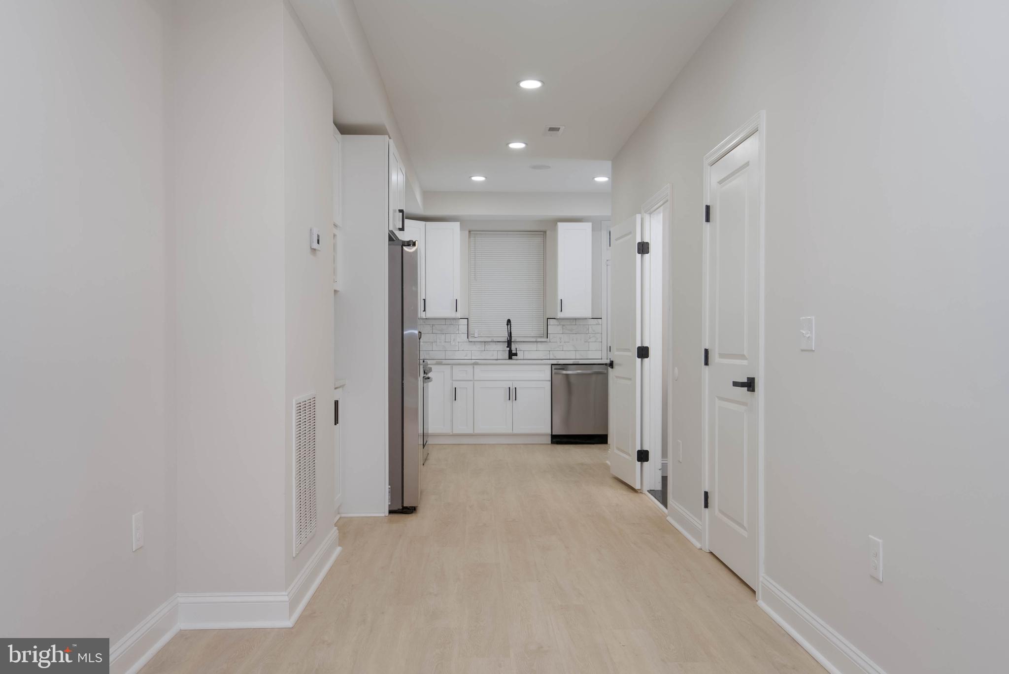 1654 Cliftview Avenue Baltimore, MD 21213 - Photo 7 of 37