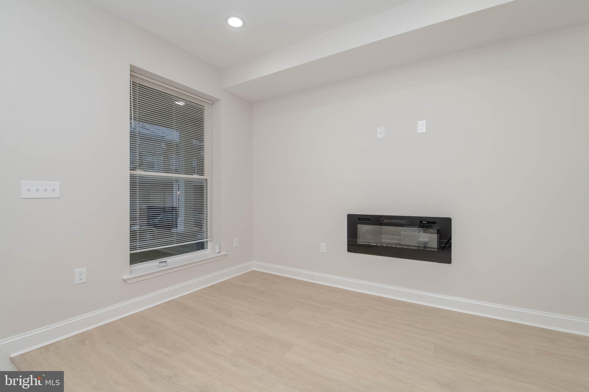 1654 Cliftview Avenue Baltimore, MD 21213 - Photo 8 of 37