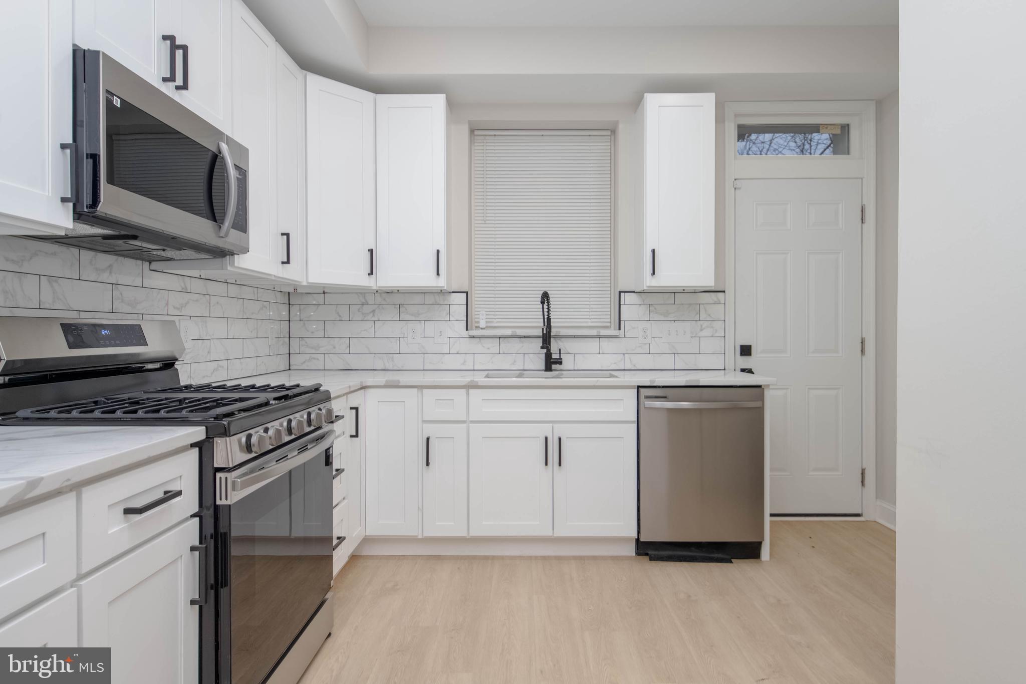 1654 Cliftview Avenue Baltimore, MD 21213 - Photo 10 of 37