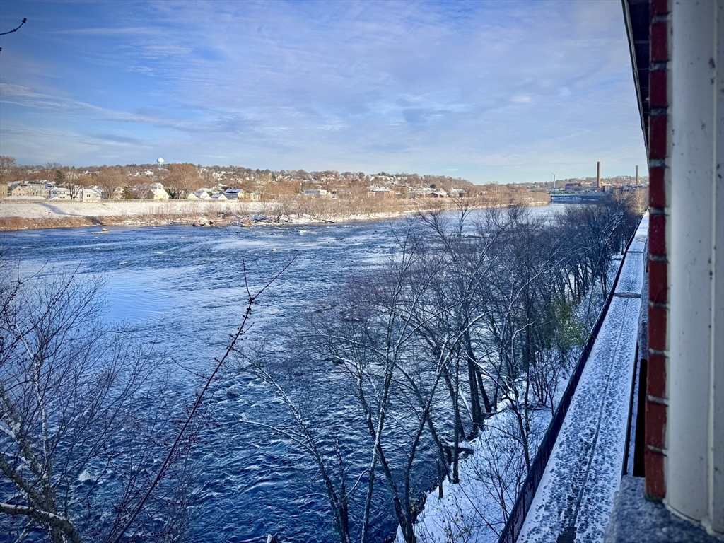 35 Riverwalk Way, Unit R302 Lowell, MA 01854 - Photo 11 of 20 a view of a dry yard with wooden fence