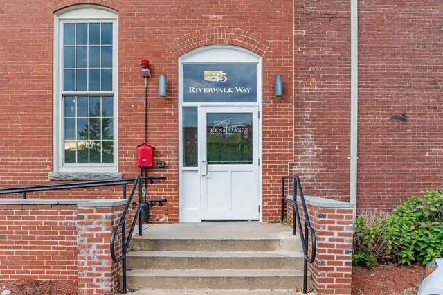 $2,500 | 35 Riverwalk Way, Unit R302, Lowell, MA 01854