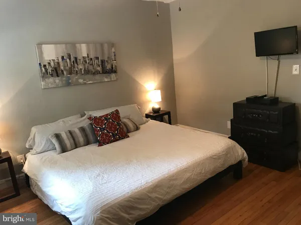 $1,950 | 731 13th Street Northeast, Unit 1, Washington, DC 20002
