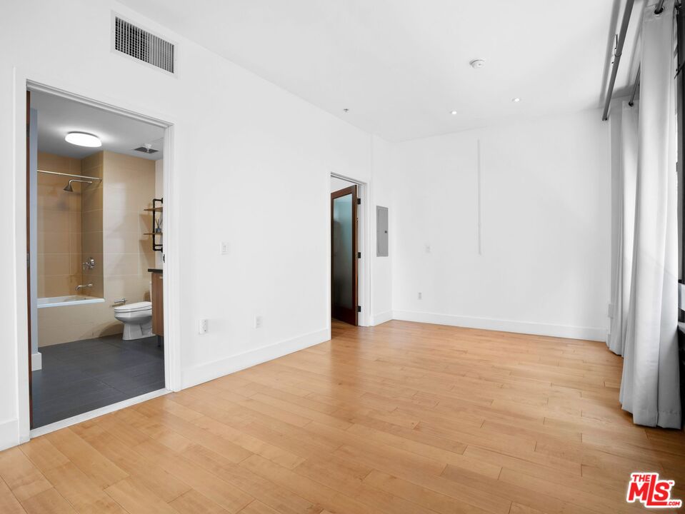 460 South Spring Street, Unit 512 Los Angeles, CA 90013 - Photo 11 of 33
