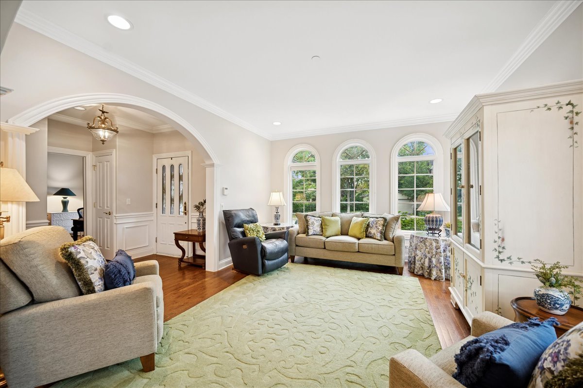 311 Root Street Park Ridge, IL 60068 - Photo 4 of 30