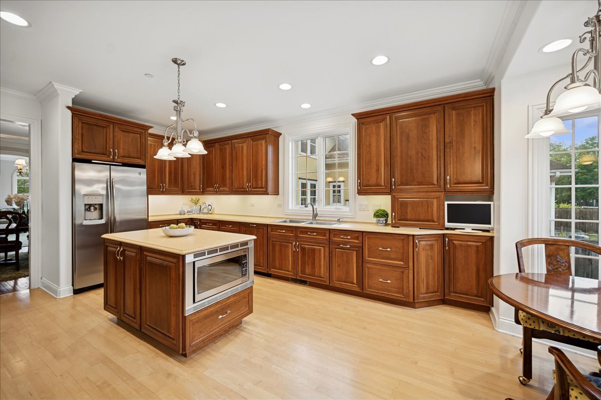 311 Root Street Park Ridge, IL 60068 - Photo 8 of 30