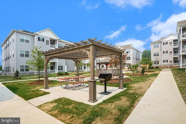 $299,900 | 200 Harvin Way, Unit 231, Brookhaven, PA 19015