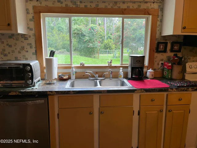 $189,000 | 251 Paradise Shores Road, Crescent City, FL 32112