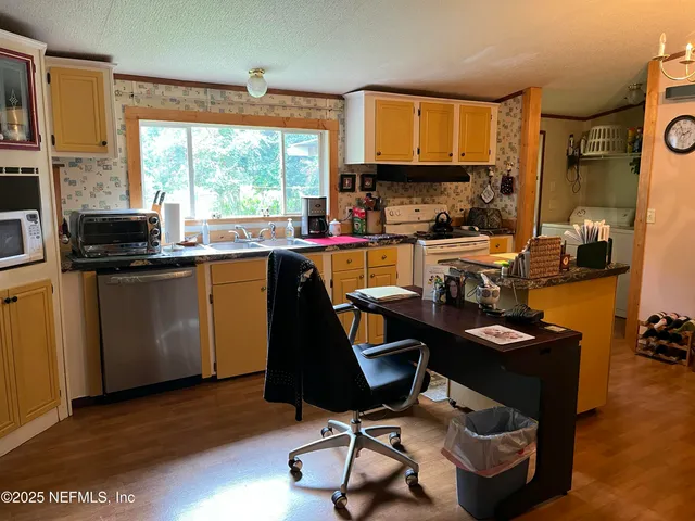 $189,000 | 251 Paradise Shores Road, Crescent City, FL 32112