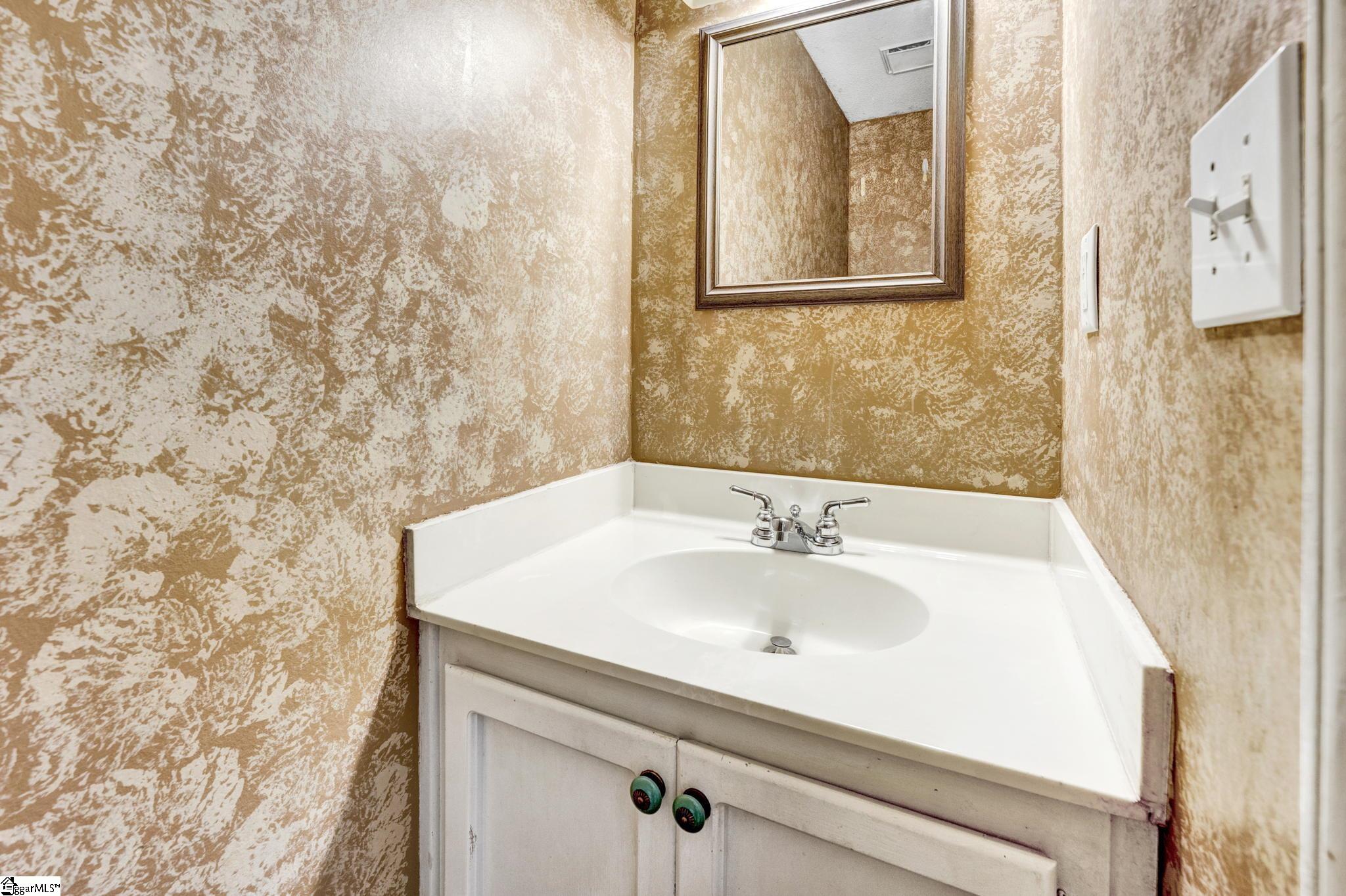 104 Brown Road Simpsonville, SC 29681 - Photo 11 of 32 Gallery Image 11