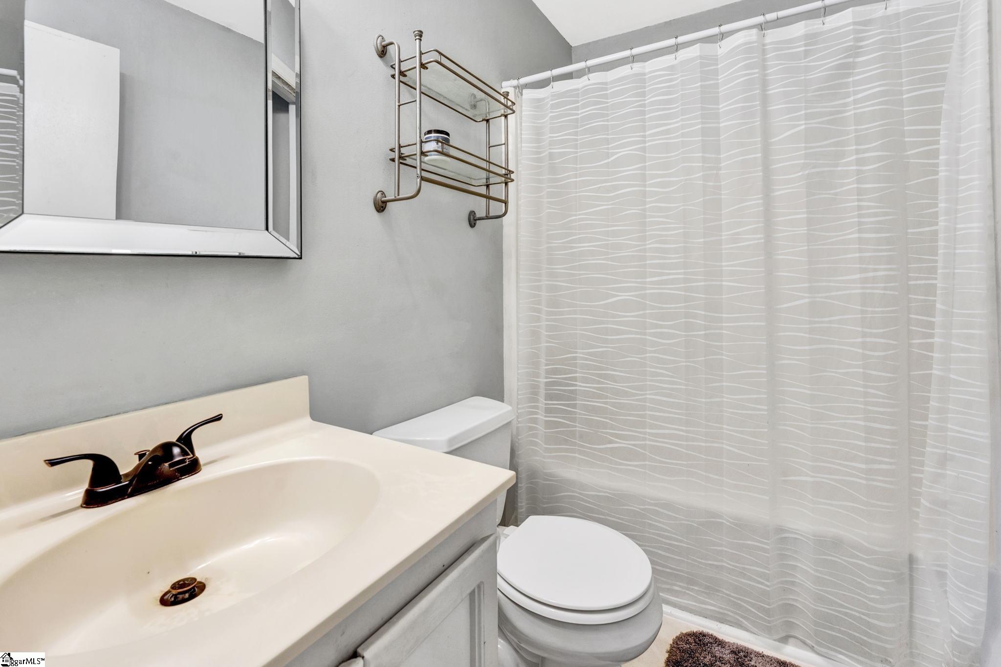 104 Brown Road Simpsonville, SC 29681 - Photo 12 of 32 Gallery Image 12
