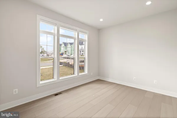 $8,890 | 857 North Manchester Street, Arlington, VA 22205