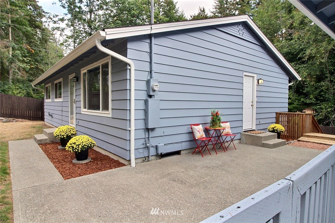 17720 Southeast Petrovitsky Road Renton, WA 98058 - Photo 4 of 23