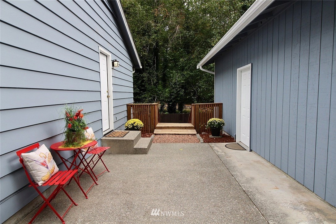 17720 Southeast Petrovitsky Road Renton, WA 98058 - Photo 5 of 23