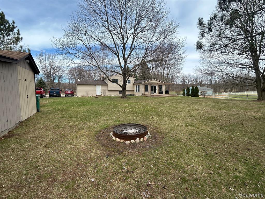 13575 Rattalee Lake Road Davisburg, MI 48350 - Photo 39 of 48