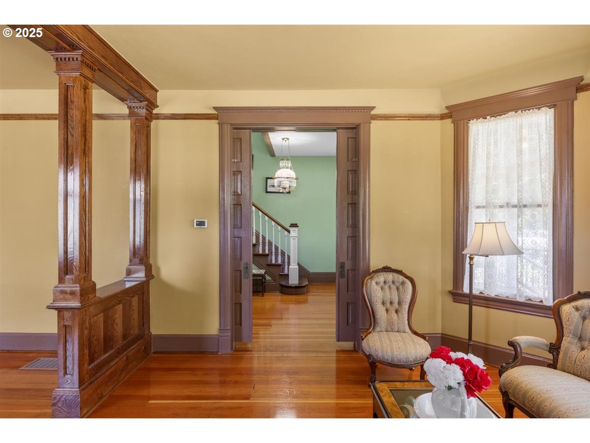 221 Main Street Riddle, OR 97469 - Photo 12 of 43 Entrance/Foyer