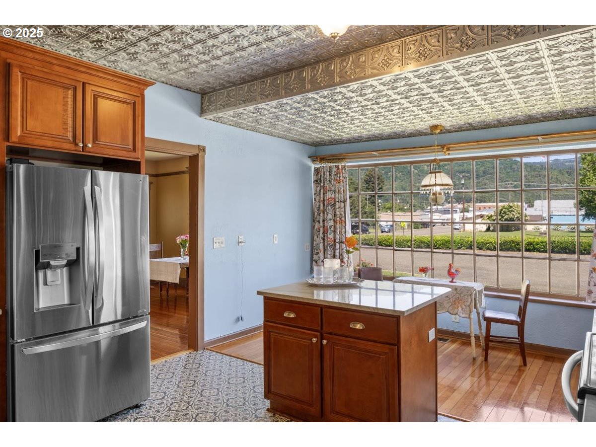 221 Main Street Riddle, OR 97469 - Photo 20 of 43 Kitchen