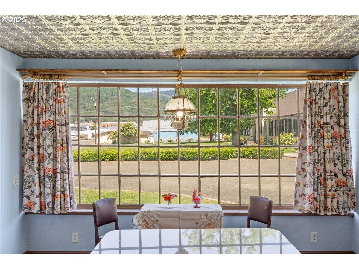 221 Main Street Riddle, OR 97469 - Photo 21 of 43 Kitchen