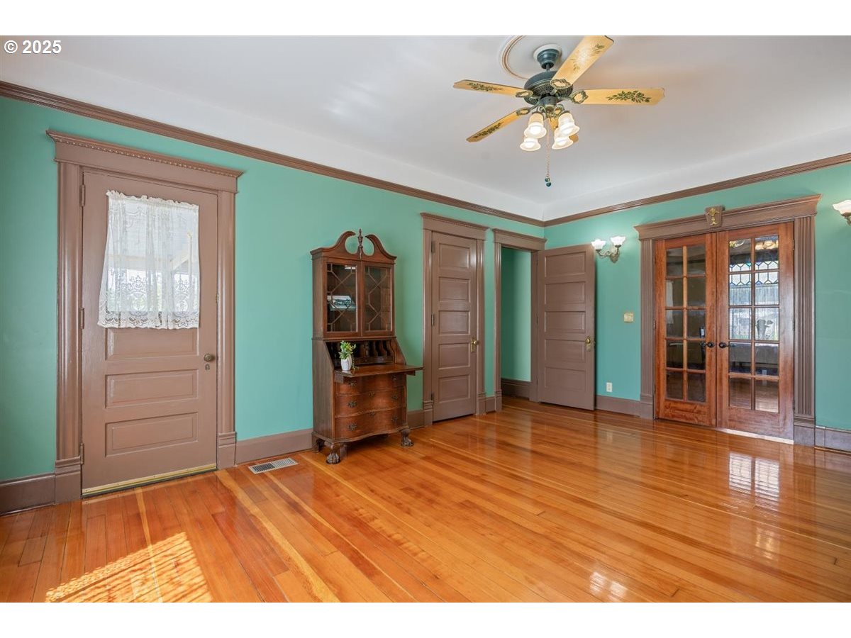 221 Main Street Riddle, OR 97469 - Photo 24 of 43 Den/Office