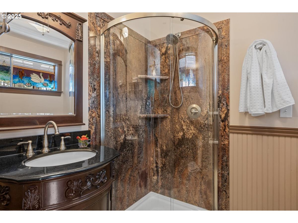 221 Main Street Riddle, OR 97469 - Photo 25 of 43 Den/Office