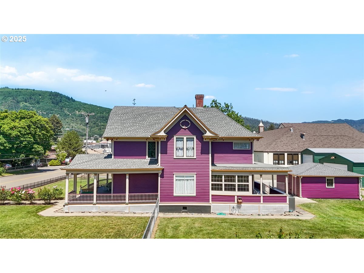 221 Main Street Riddle, OR 97469 - Photo 5 of 43 Porch