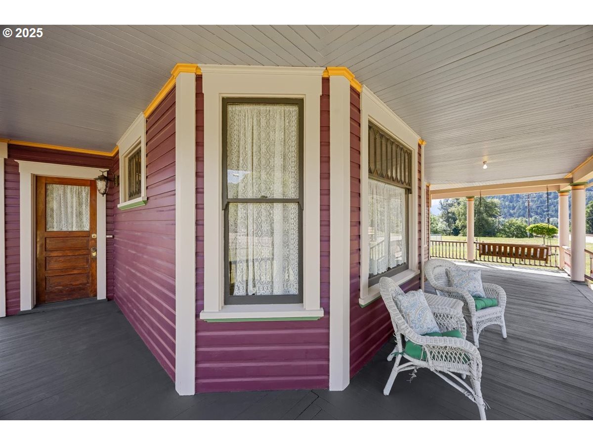 221 Main Street Riddle, OR 97469 - Photo 8 of 43 Covered Porch