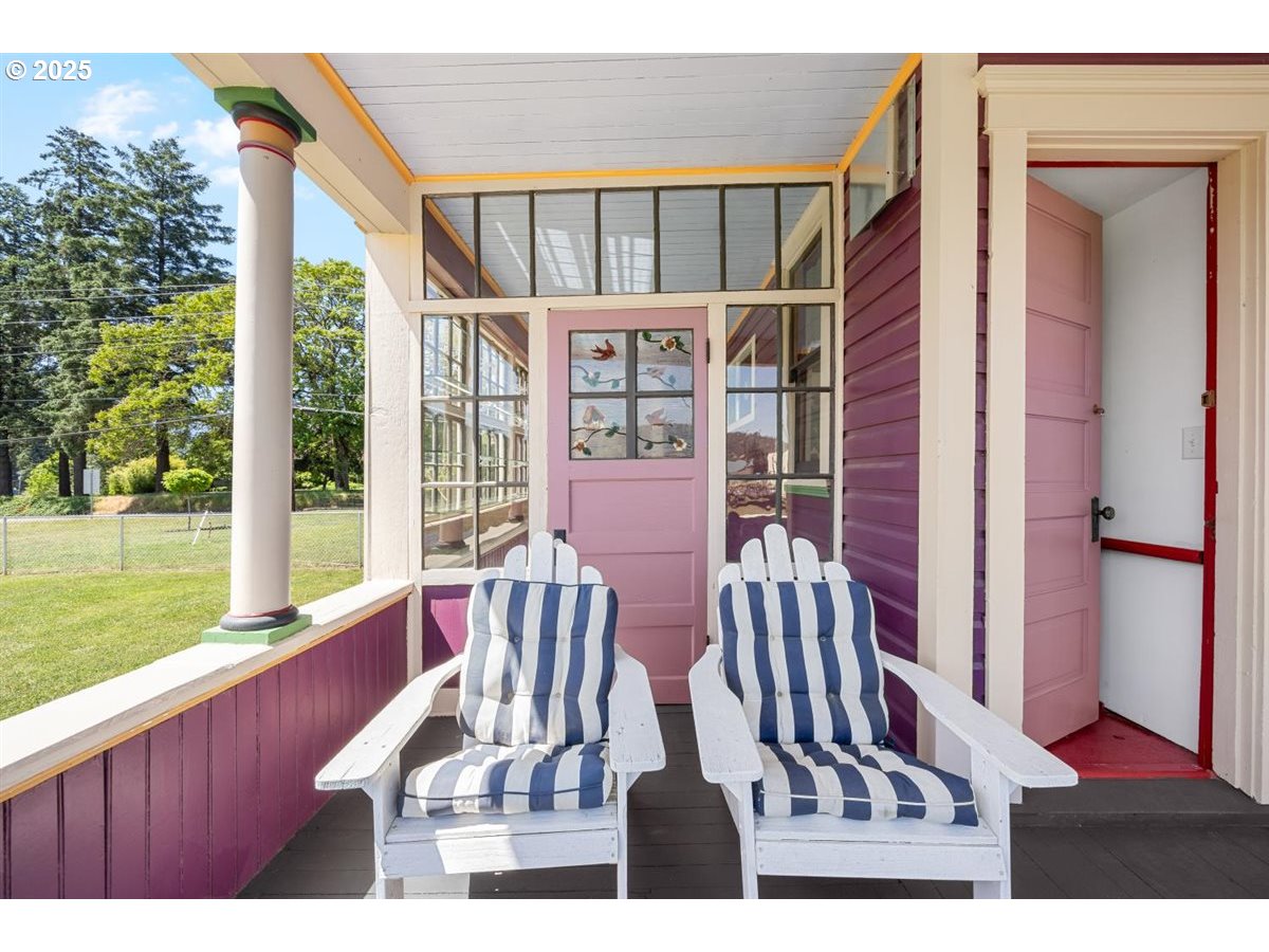 221 Main Street Riddle, OR 97469 - Photo 10 of 43 Covered Porch