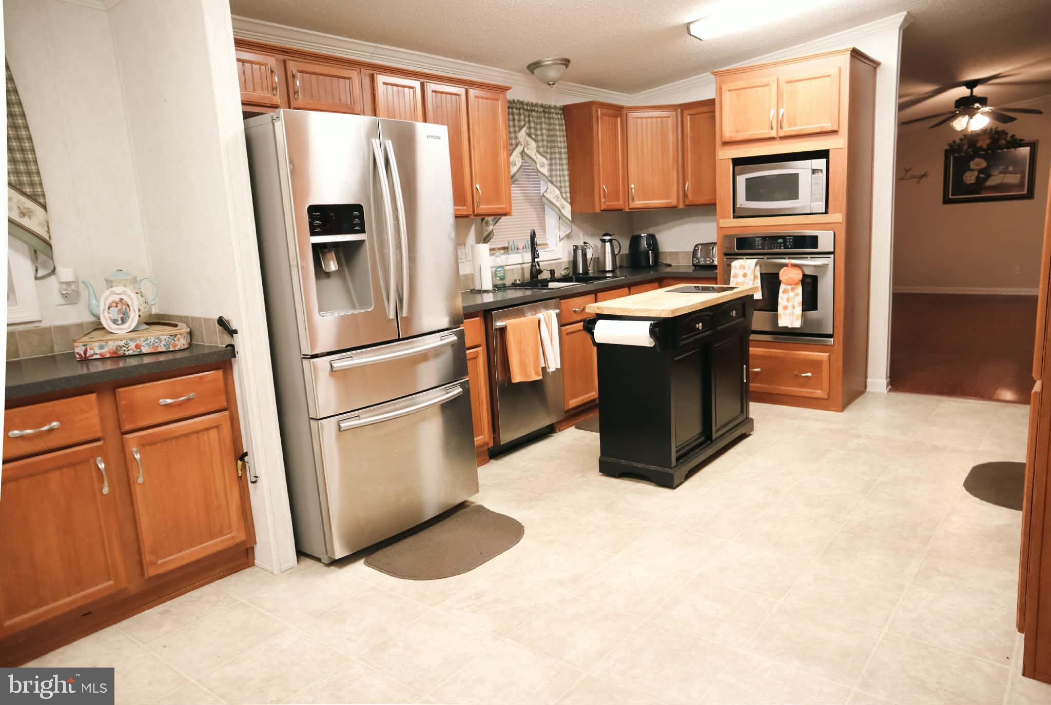 39 Queen Eleanor Drive Elkton, MD 21921 - Photo 4 of 11 a kitchen with granite countertop a refrigerator stove top oven and sink