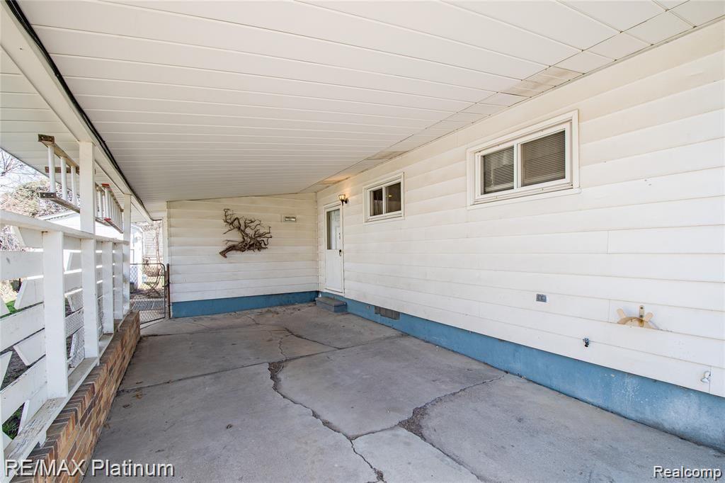 119 East River Road Flushing, MI 48433 - Photo 2 of 29