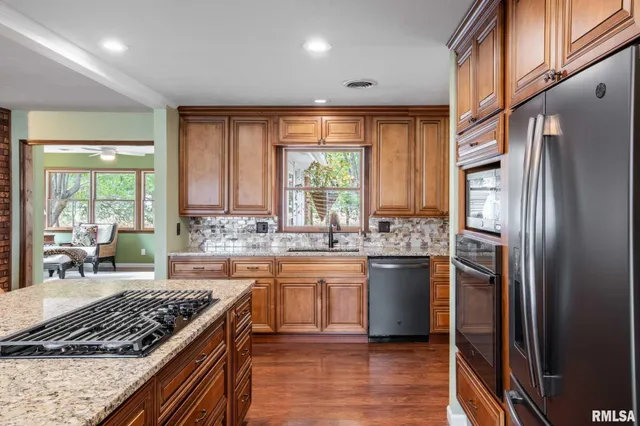 $359,900 | 202 Dinah Lane, Marion, IL 62959