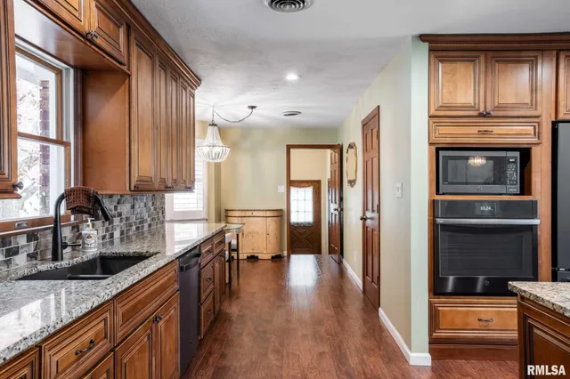 $359,900 | 202 Dinah Lane, Marion, IL 62959