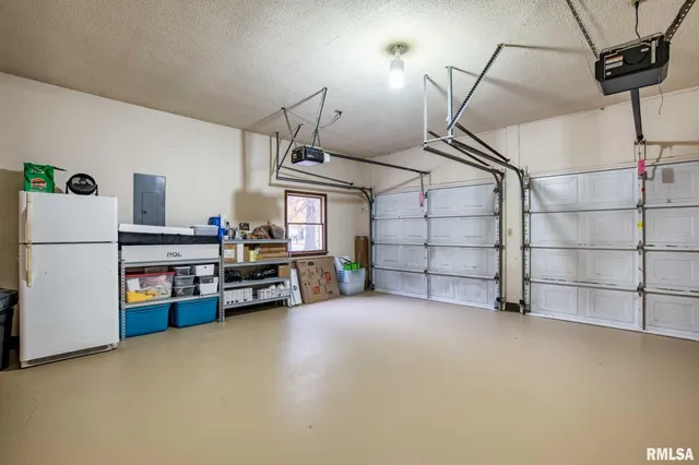 $359,900 | 202 Dinah Lane, Marion, IL 62959