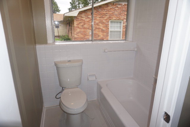 3319 Clairmont Road Columbus, GA 31906 - Photo 7 of 14 Hall Bath