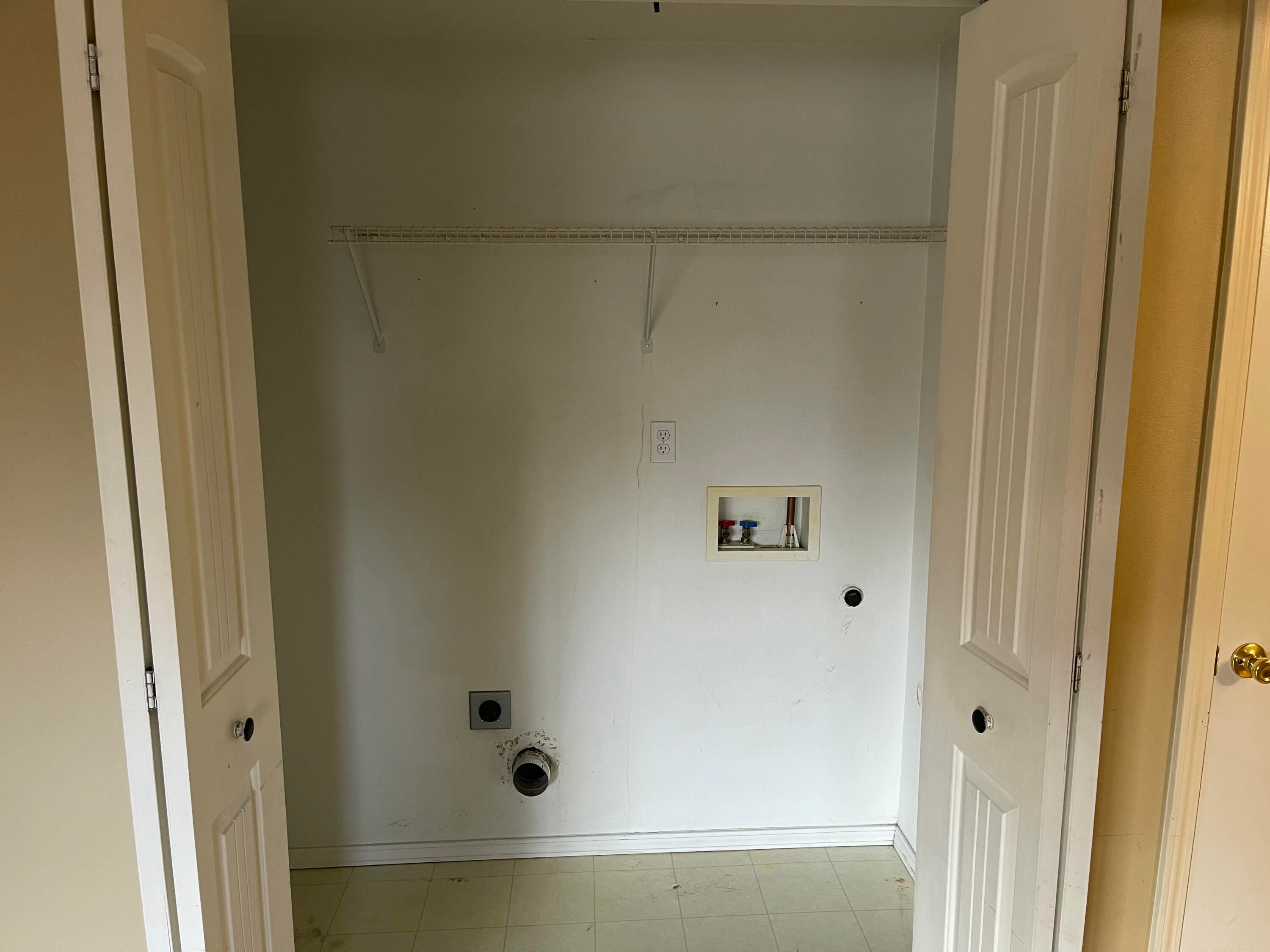 2807 Southwest Lava Avenue Redmond, OR 97756 - Photo 10 of 28 Laundry