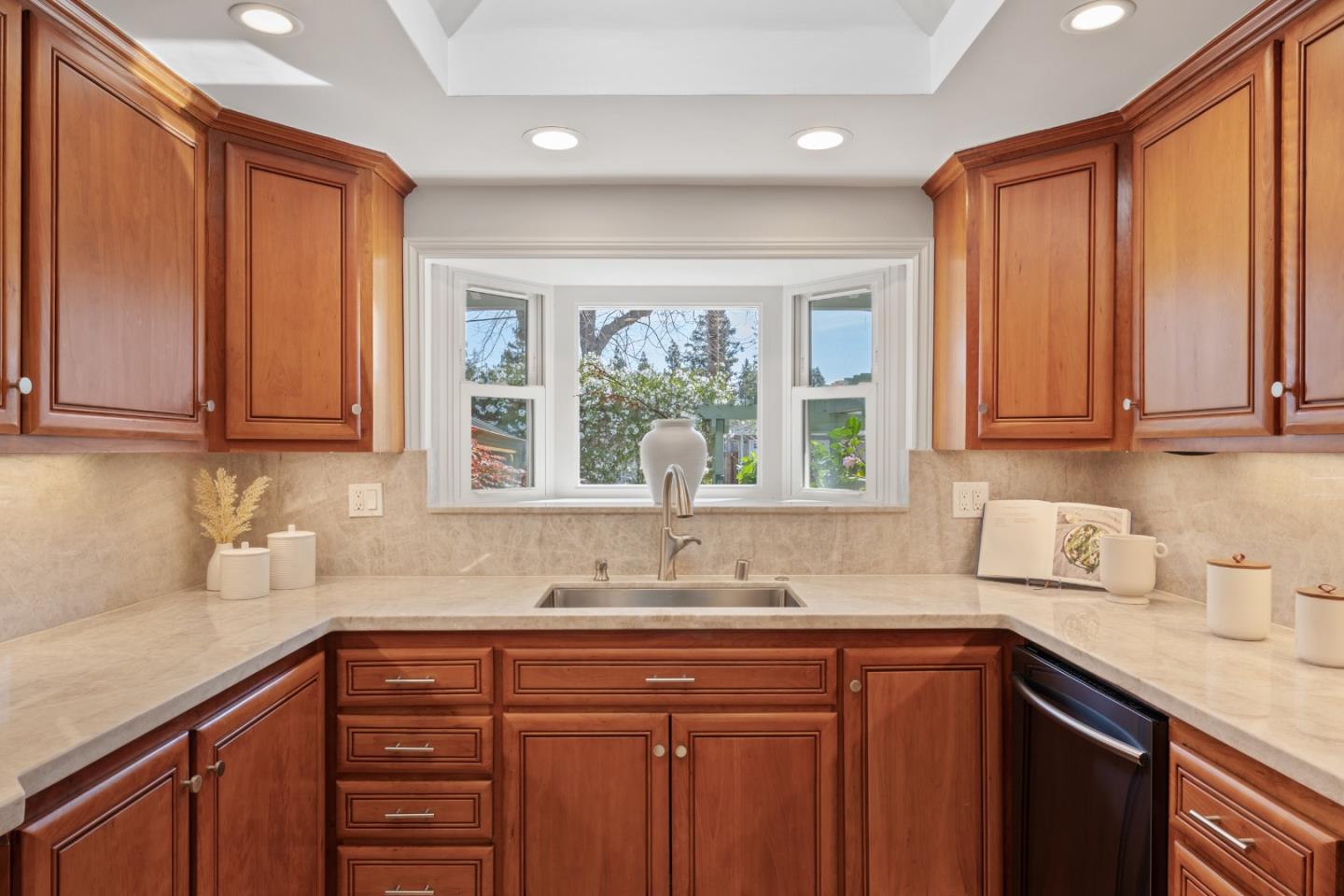 5087 Harwood Road San Jose, CA 95124 - Photo 11 of 37